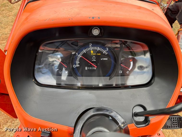 image for item DX5850 Kubota L2501D MFWD tractor