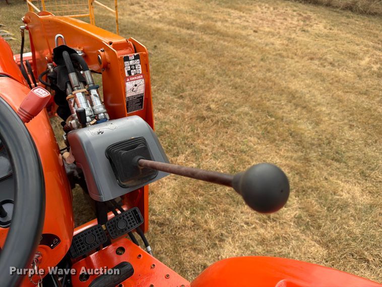 image for item DX5850 Kubota L2501D MFWD tractor