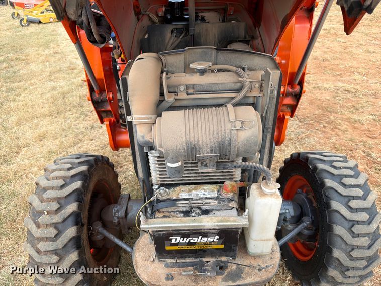image for item DX5850 Kubota L2501D MFWD tractor