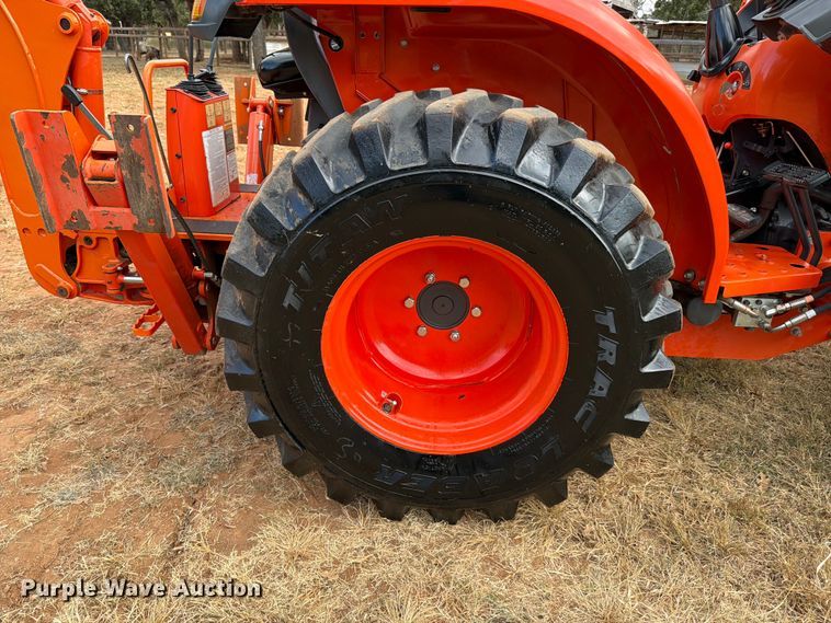 image for item DX5850 Kubota L2501D MFWD tractor