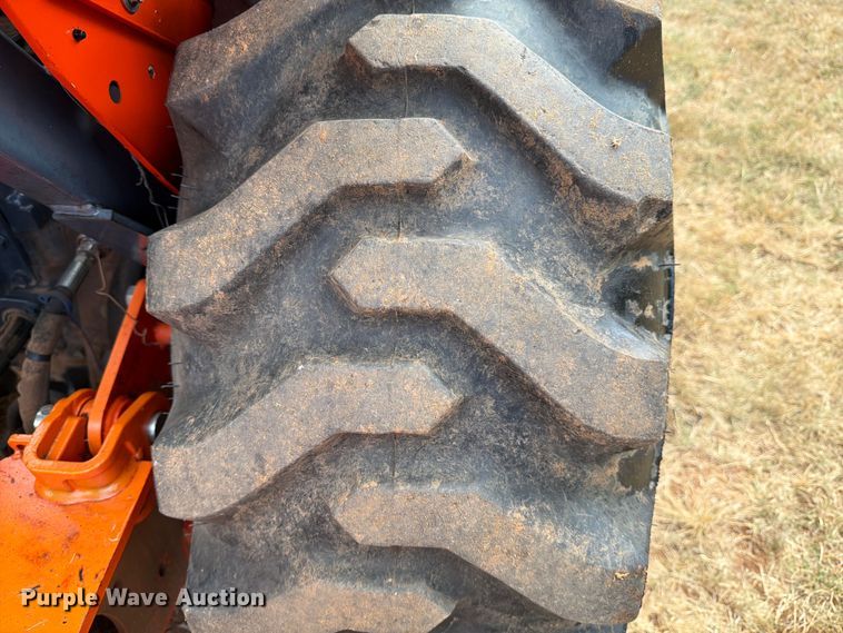 image for item DX5850 Kubota L2501D MFWD tractor