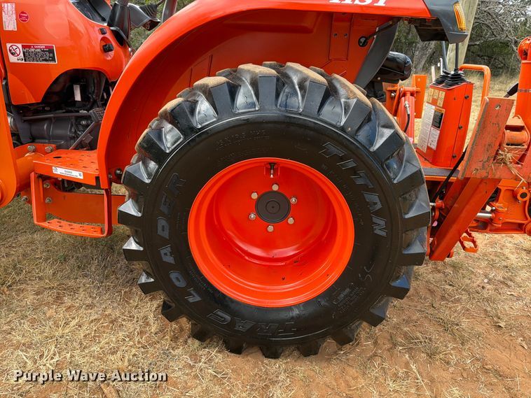 image for item DX5850 Kubota L2501D MFWD tractor