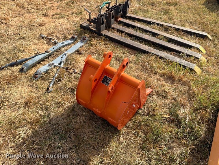 image for item DX5850 Kubota L2501D MFWD tractor