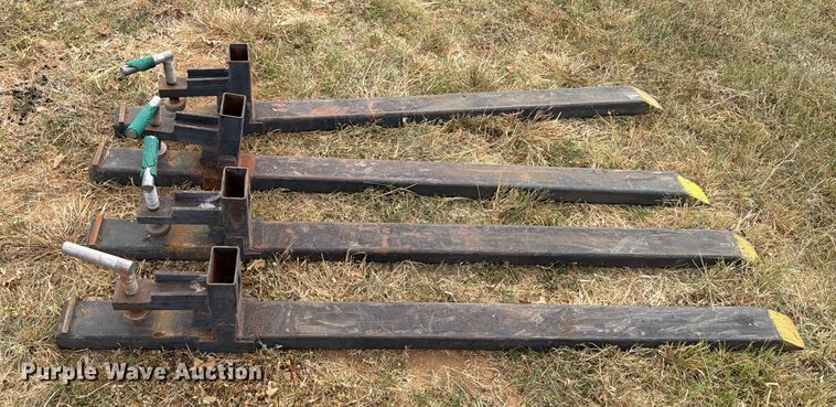 image for item DX5850 Kubota L2501D MFWD tractor