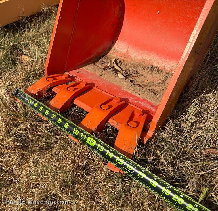 image for item DX5850 Kubota L2501D MFWD tractor