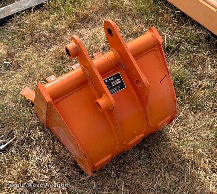 image for item DX5850 Kubota L2501D MFWD tractor