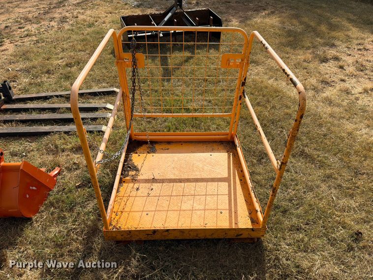 image for item DX5850 Kubota L2501D MFWD tractor