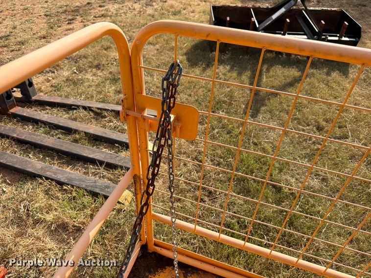 image for item DX5850 Kubota L2501D MFWD tractor