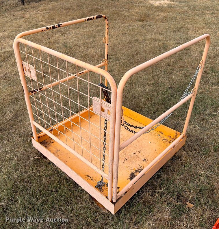 image for item DX5850 Kubota L2501D MFWD tractor