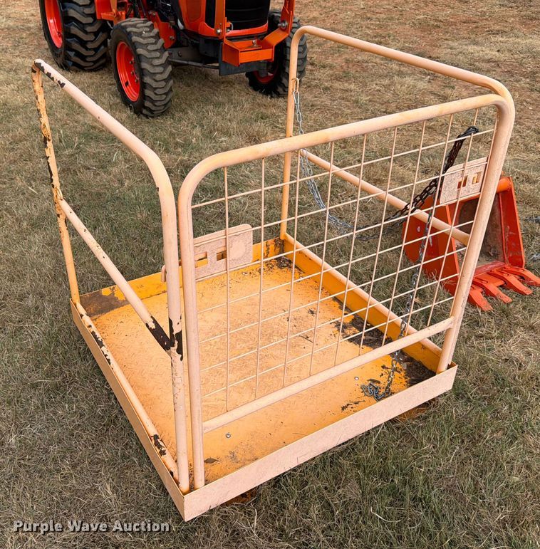 image for item DX5850 Kubota L2501D MFWD tractor