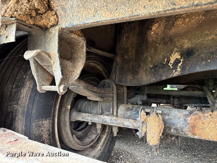 image for item DX7987 2012 Trinity  Eagle Bridge live bottom trailer