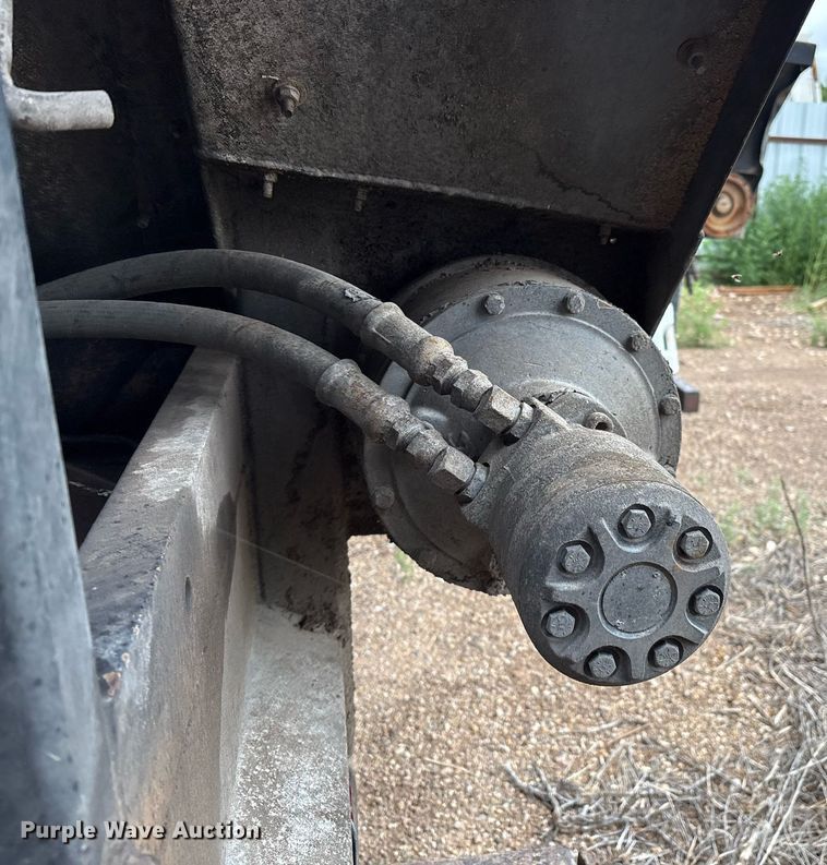 image for item DX7987 2012 Trinity  Eagle Bridge live bottom trailer