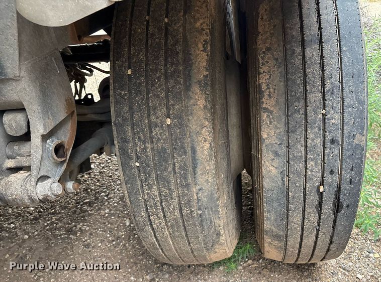 image for item DX7987 2012 Trinity  Eagle Bridge live bottom trailer