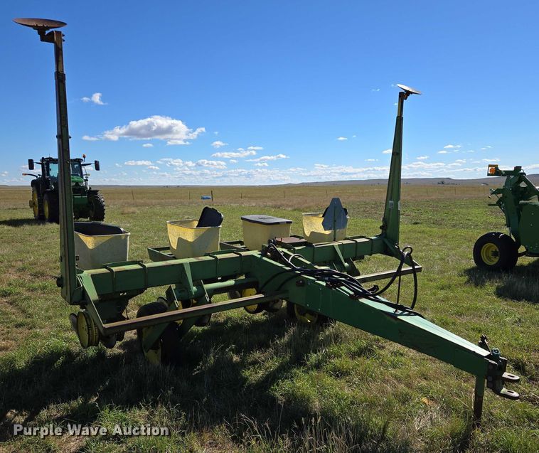 image for item DY1326 John Deere 7000 planter