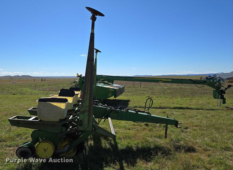 image for item DY1326 John Deere 7000 planter