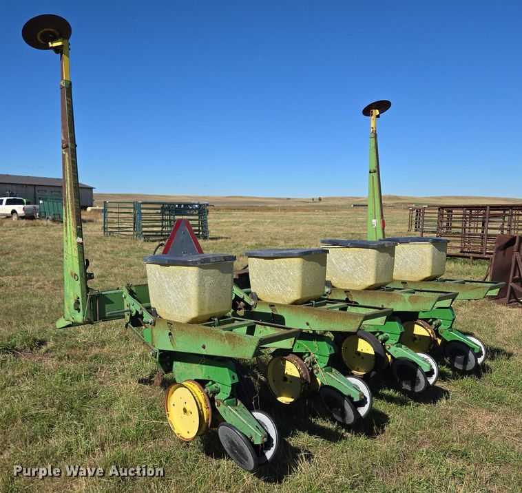 image for item DY1326 John Deere 7000 planter