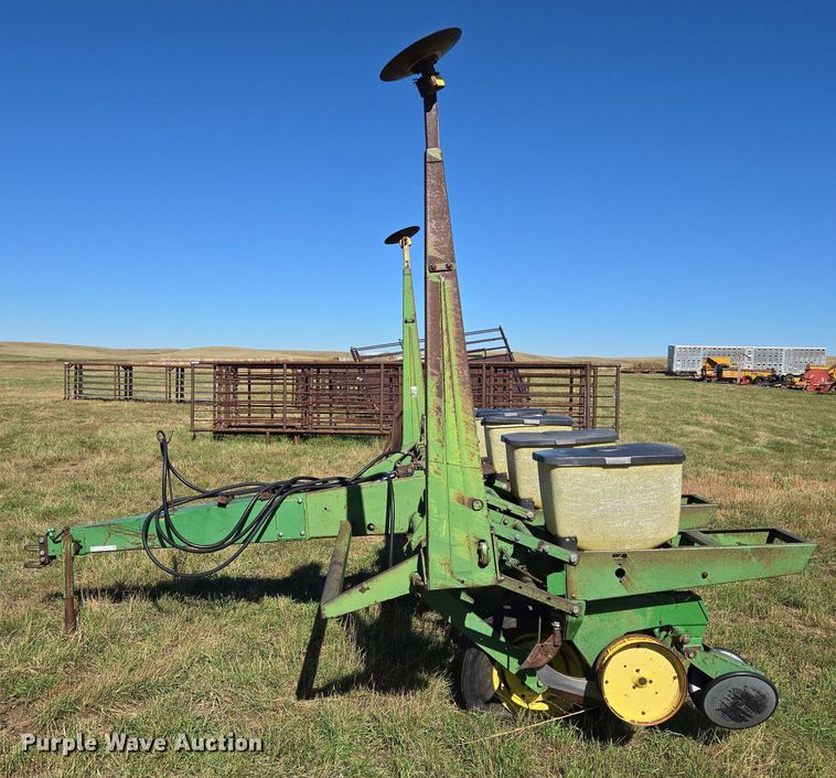 image for item DY1326 John Deere 7000 planter