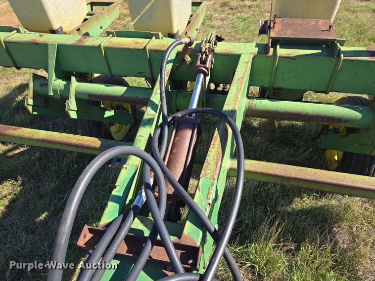 image for item DY1326 John Deere 7000 planter