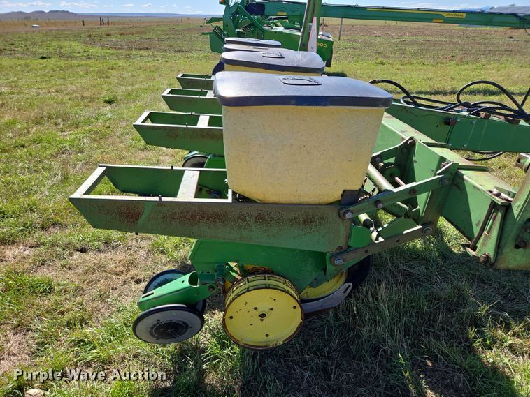 image for item DY1326 John Deere 7000 planter