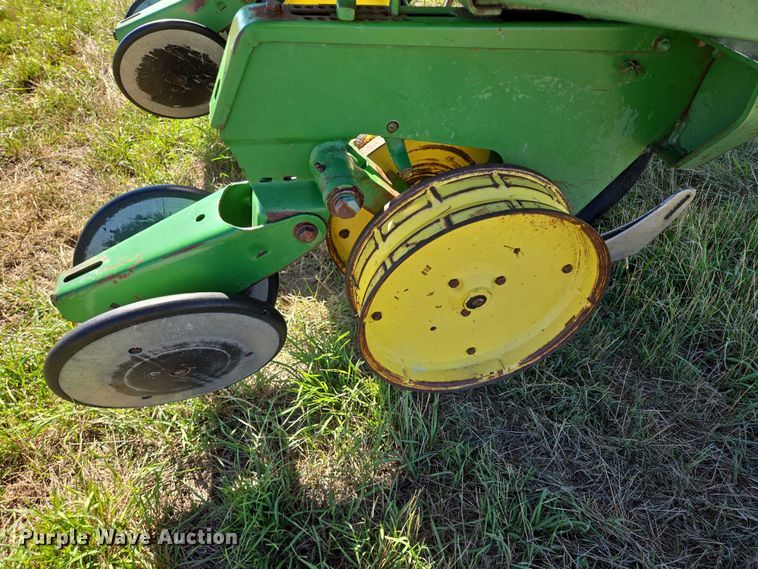 image for item DY1326 John Deere 7000 planter
