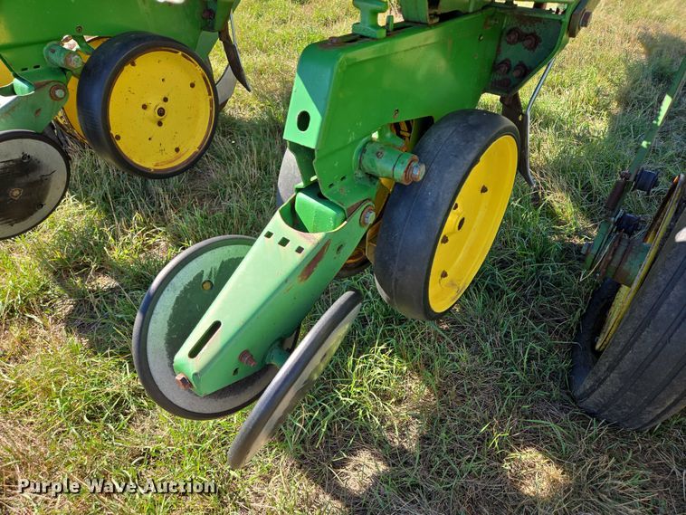 image for item DY1326 John Deere 7000 planter