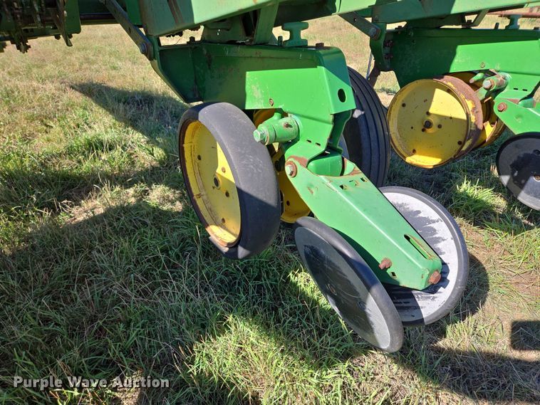 image for item DY1326 John Deere 7000 planter
