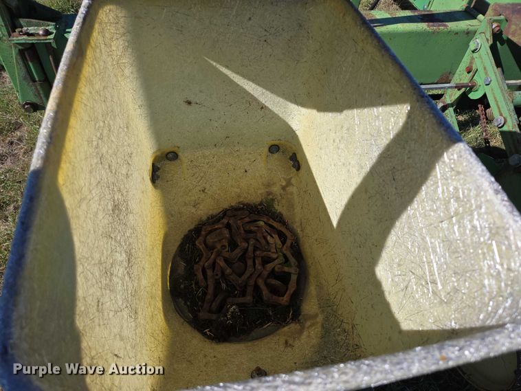 image for item DY1326 John Deere 7000 planter