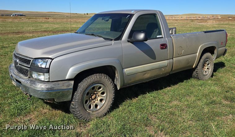 image for item DY1341 2006 Chevrolet Silverado 1500 pickup truck