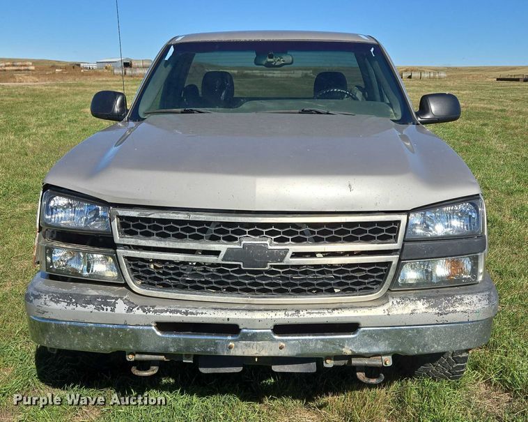 image for item DY1341 2006 Chevrolet Silverado 1500 pickup truck
