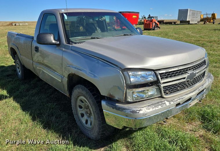 image for item DY1341 2006 Chevrolet Silverado 1500 pickup truck