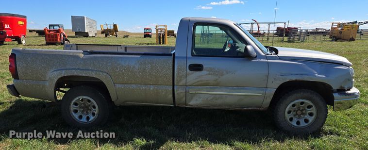 image for item DY1341 2006 Chevrolet Silverado 1500 pickup truck