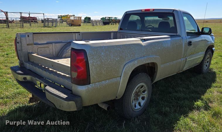 image for item DY1341 2006 Chevrolet Silverado 1500 pickup truck
