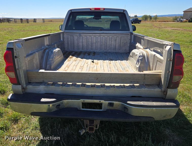 image for item DY1341 2006 Chevrolet Silverado 1500 pickup truck