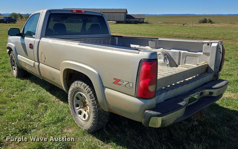 image for item DY1341 2006 Chevrolet Silverado 1500 pickup truck