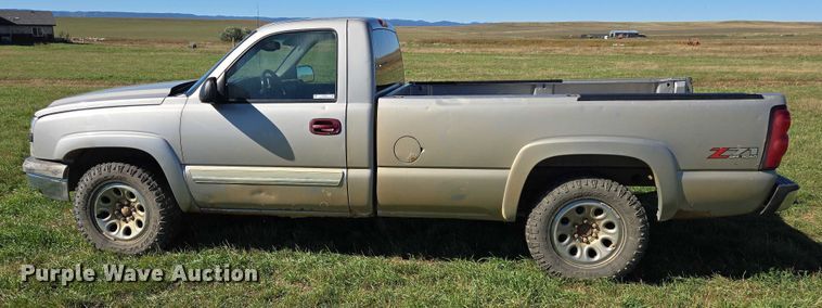 image for item DY1341 2006 Chevrolet Silverado 1500 pickup truck