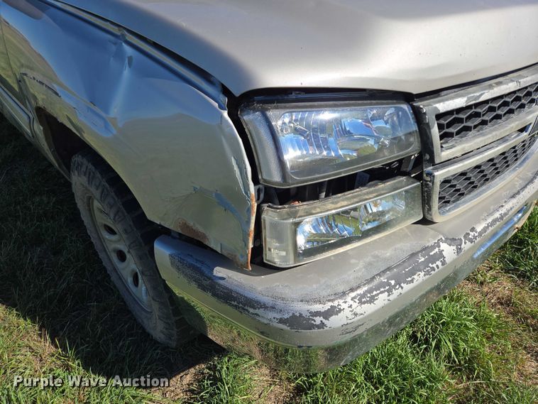 image for item DY1341 2006 Chevrolet Silverado 1500 pickup truck