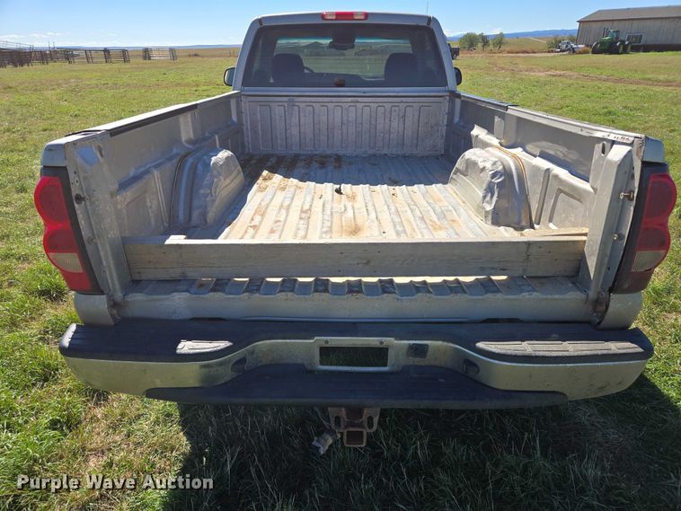 image for item DY1341 2006 Chevrolet Silverado 1500 pickup truck