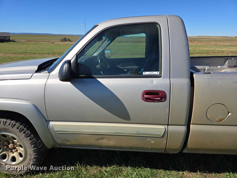 image for item DY1341 2006 Chevrolet Silverado 1500 pickup truck