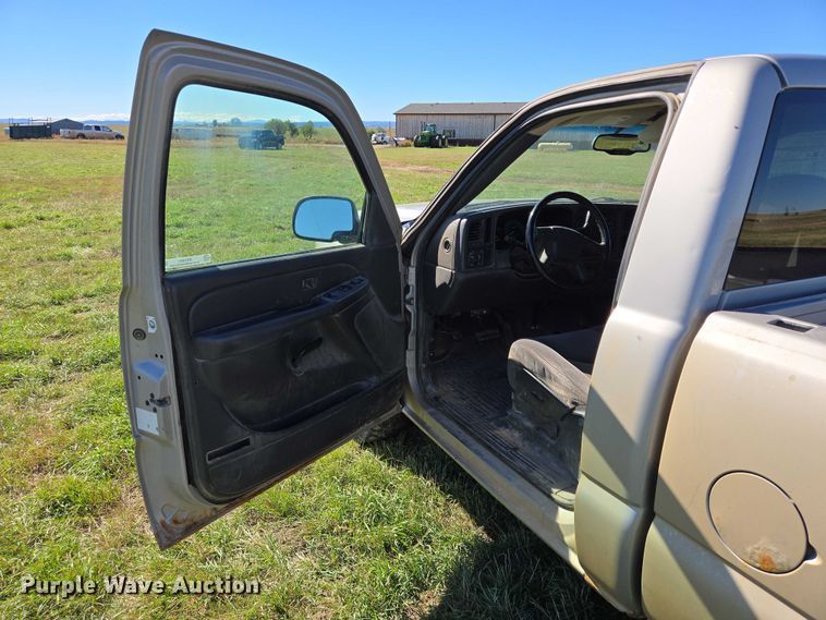 image for item DY1341 2006 Chevrolet Silverado 1500 pickup truck