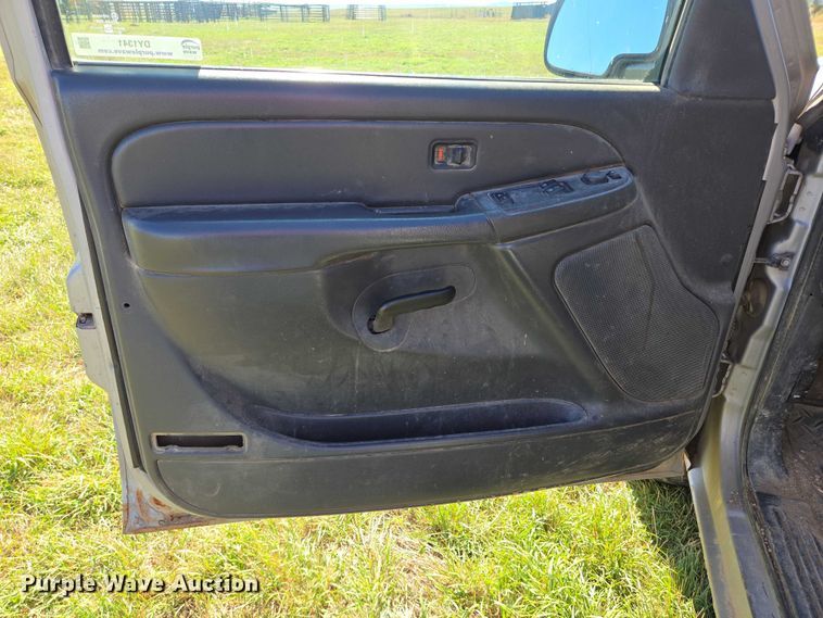 image for item DY1341 2006 Chevrolet Silverado 1500 pickup truck