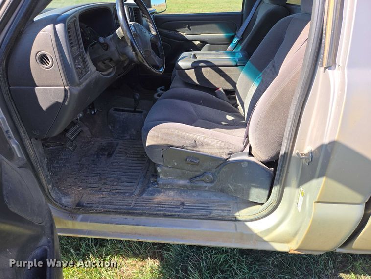 image for item DY1341 2006 Chevrolet Silverado 1500 pickup truck