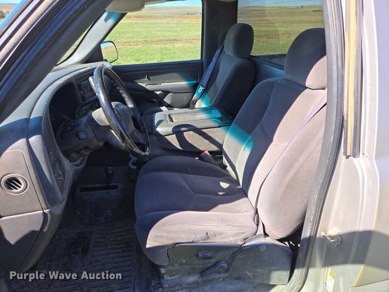 image for item DY1341 2006 Chevrolet Silverado 1500 pickup truck