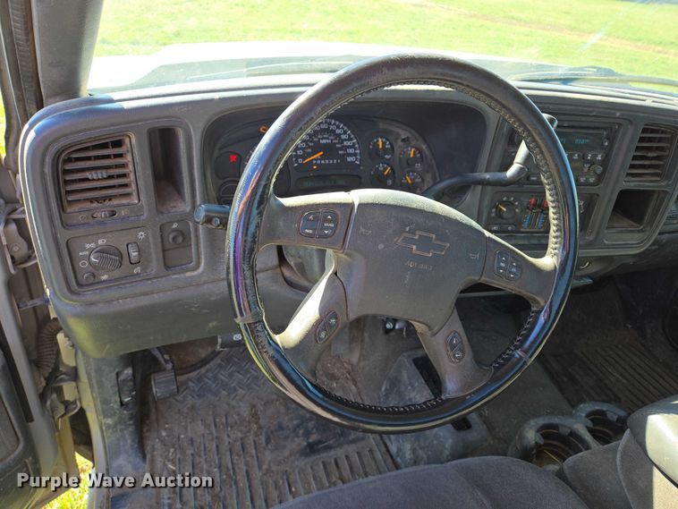 image for item DY1341 2006 Chevrolet Silverado 1500 pickup truck