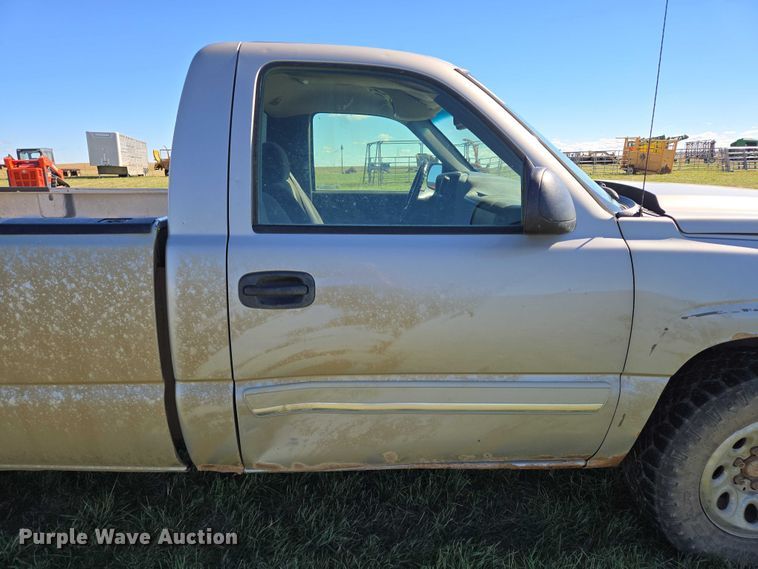 image for item DY1341 2006 Chevrolet Silverado 1500 pickup truck