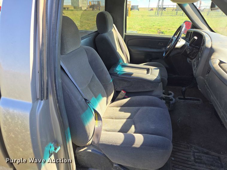 image for item DY1341 2006 Chevrolet Silverado 1500 pickup truck