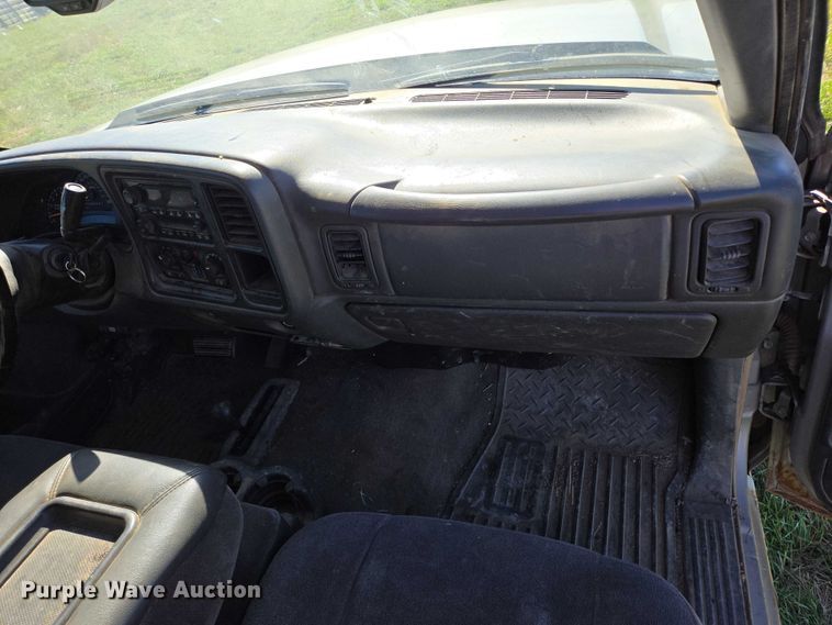 image for item DY1341 2006 Chevrolet Silverado 1500 pickup truck