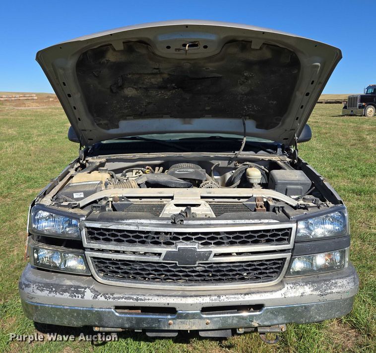 image for item DY1341 2006 Chevrolet Silverado 1500 pickup truck