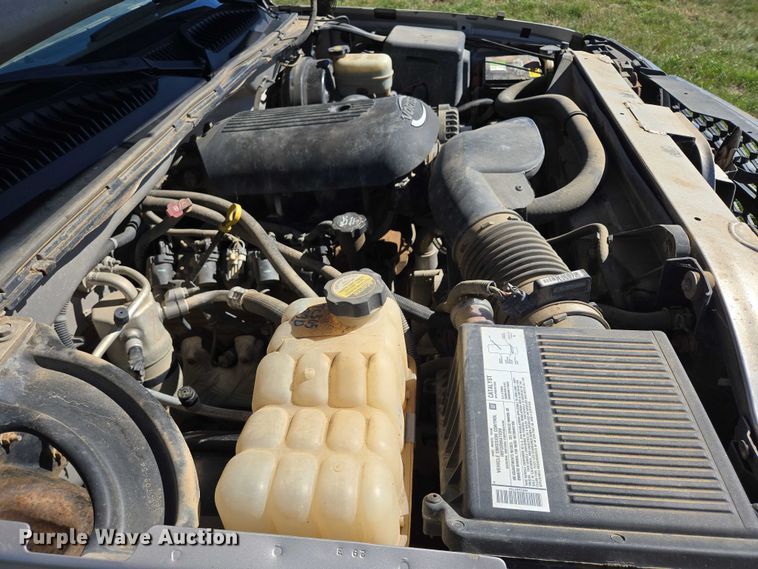 image for item DY1341 2006 Chevrolet Silverado 1500 pickup truck