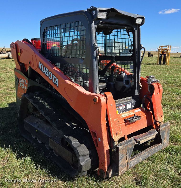 MINI CARGADOR SOBRE ORUGAS KUBOTA SVL752