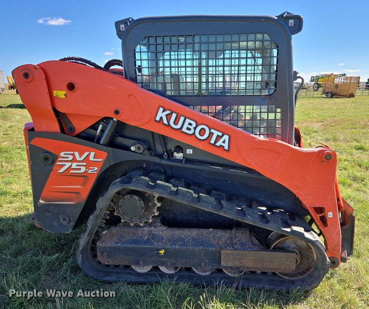 MINI CARGADOR SOBRE ORUGAS KUBOTA SVL752